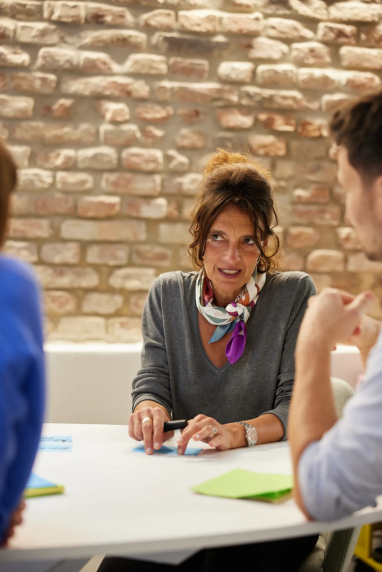 Mediation im Team durch weibliche Konfliktmoderatorin – Konfliktmediation in Beratungssituation