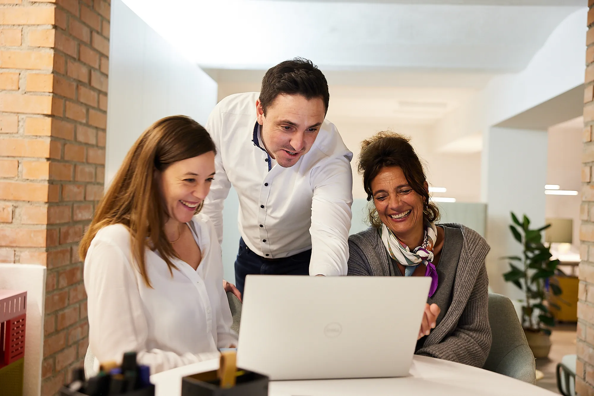 Drei Berater entwickeln Change-Strategie in Organisationsberatung und Coaching