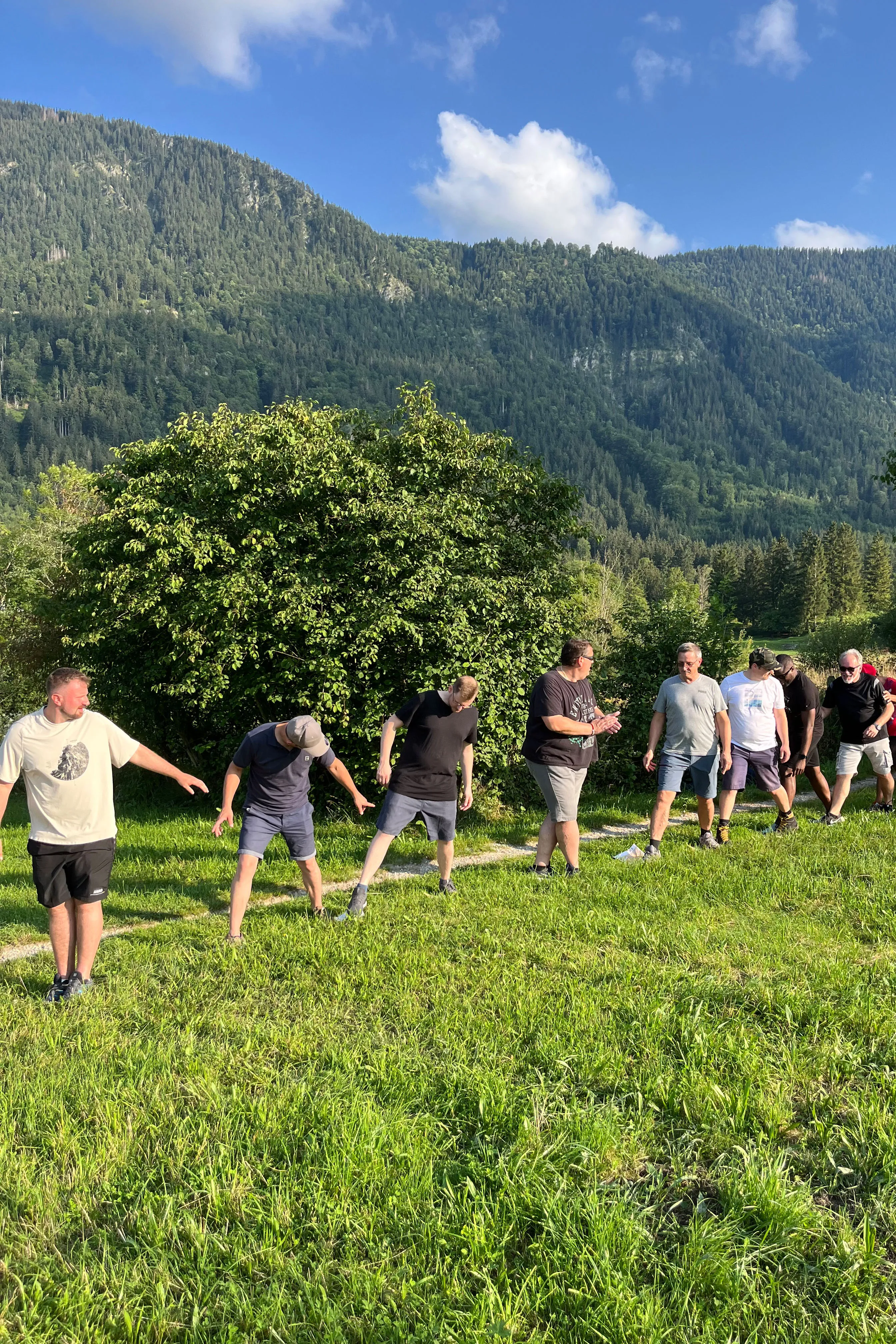 Outdoor Teamentwicklung Workshop mit Teambuilding Coach in den Bergen – Teamcoaching Übung